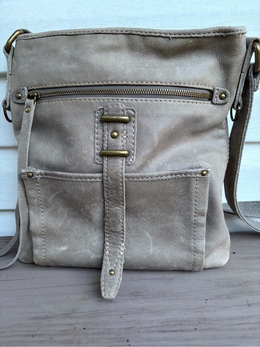 Lucky Brand Leather Crossbody Bag Taupe Gray Multi Pocket Adjustable Strap